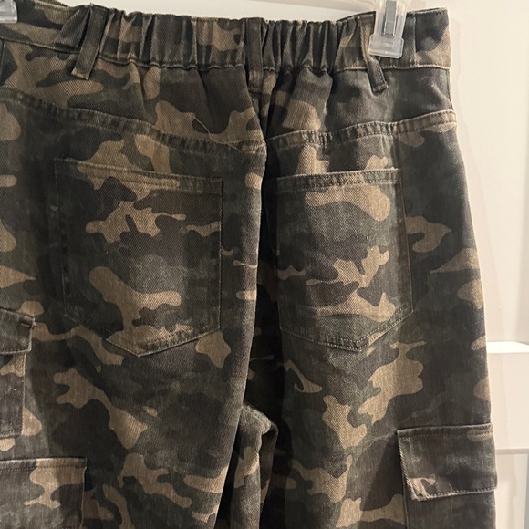 Camo Wide Leg Cargo Jeans - Picture 5 of 8